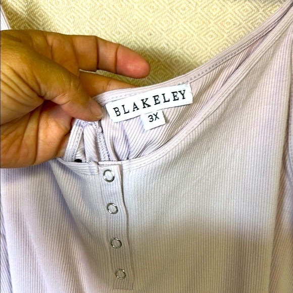 Blakely Lilac‎ Snap Button Tank Top - Picture 2 of 7